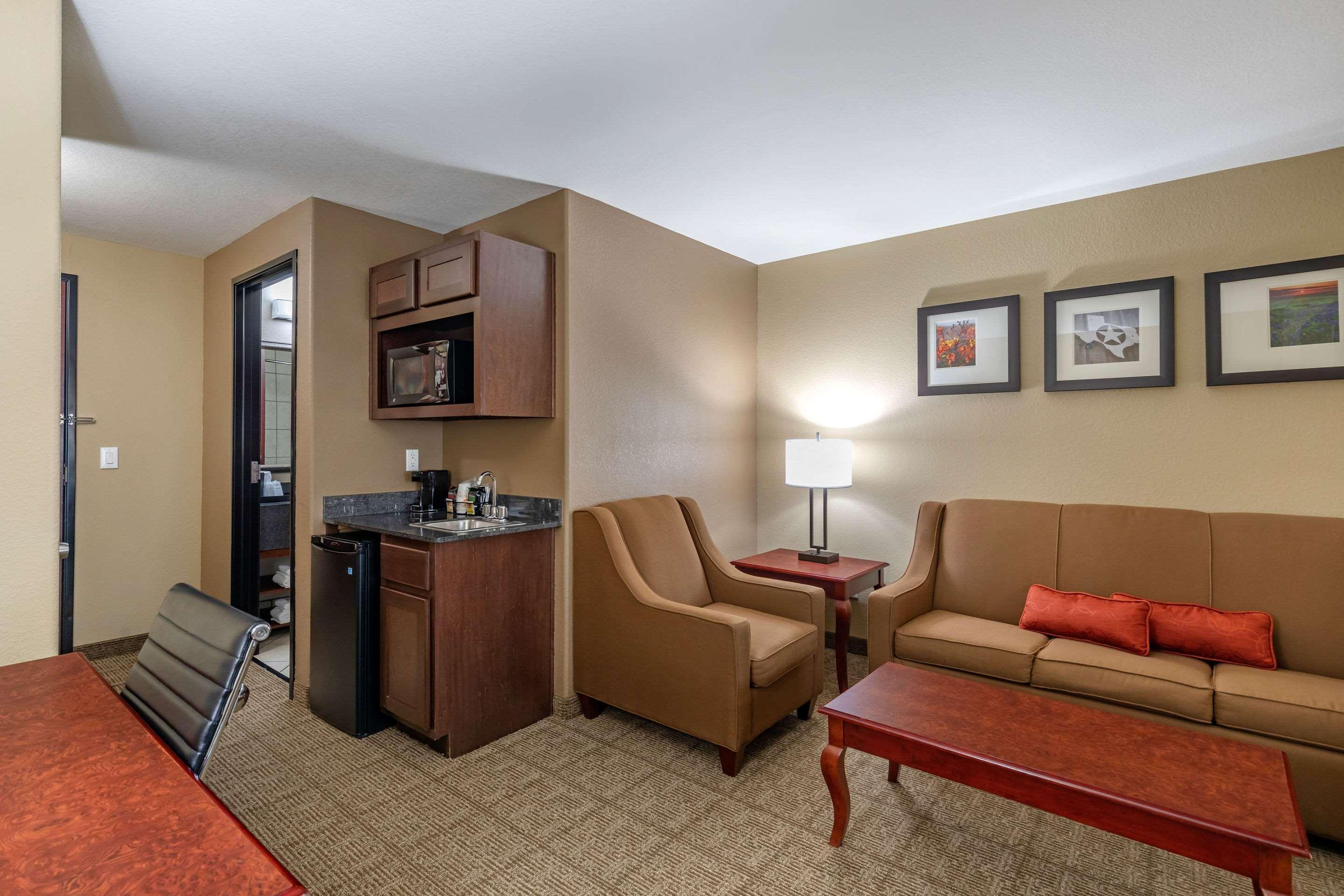Comfort Suites Ennis Eksteriør billede