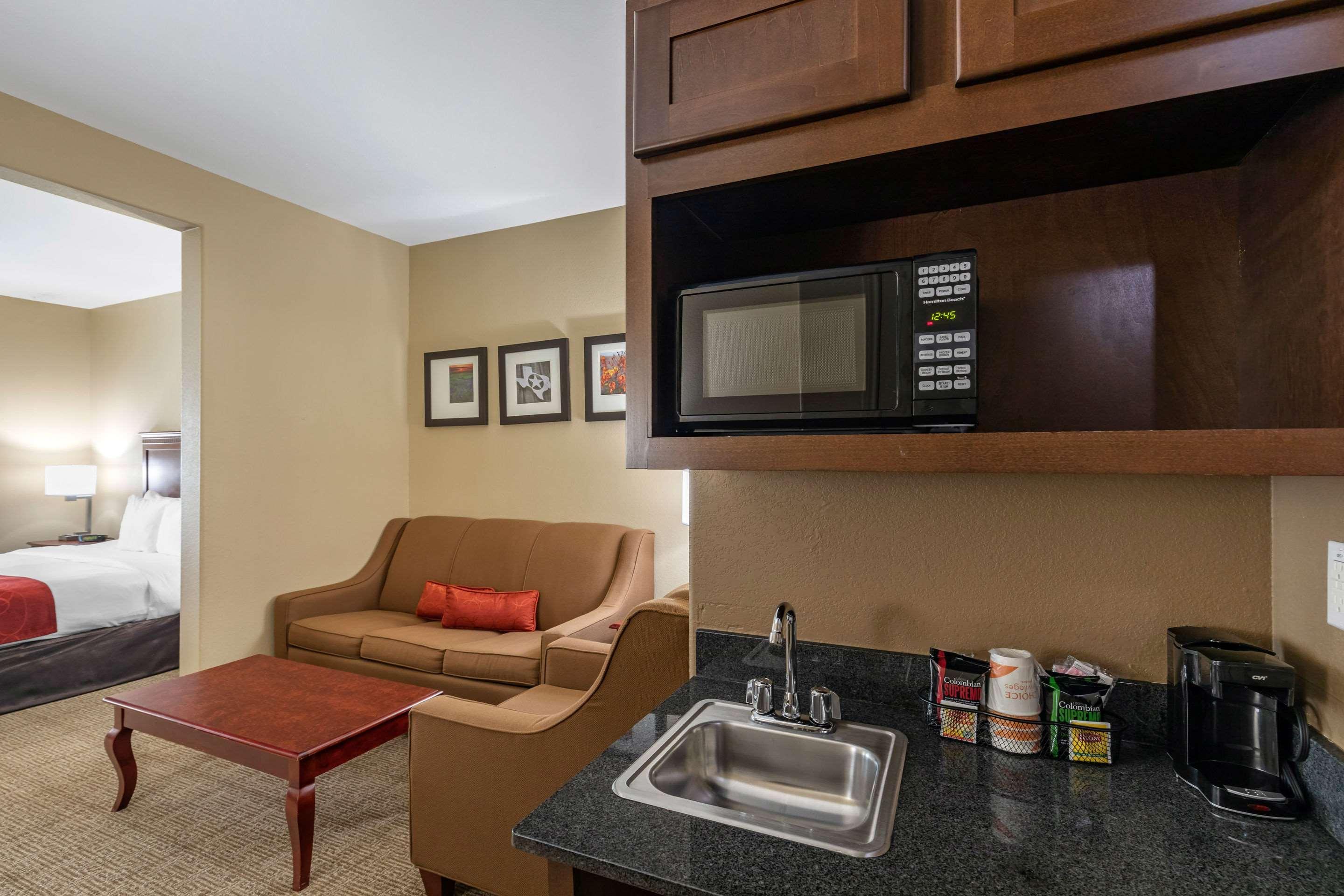 Comfort Suites Ennis Eksteriør billede