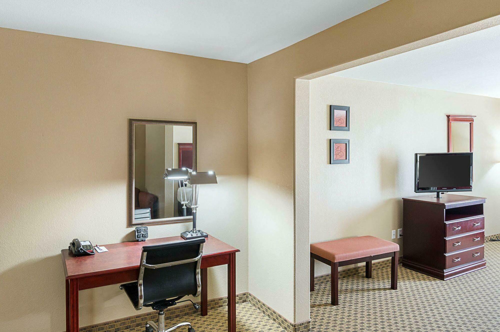 Comfort Suites Ennis Eksteriør billede