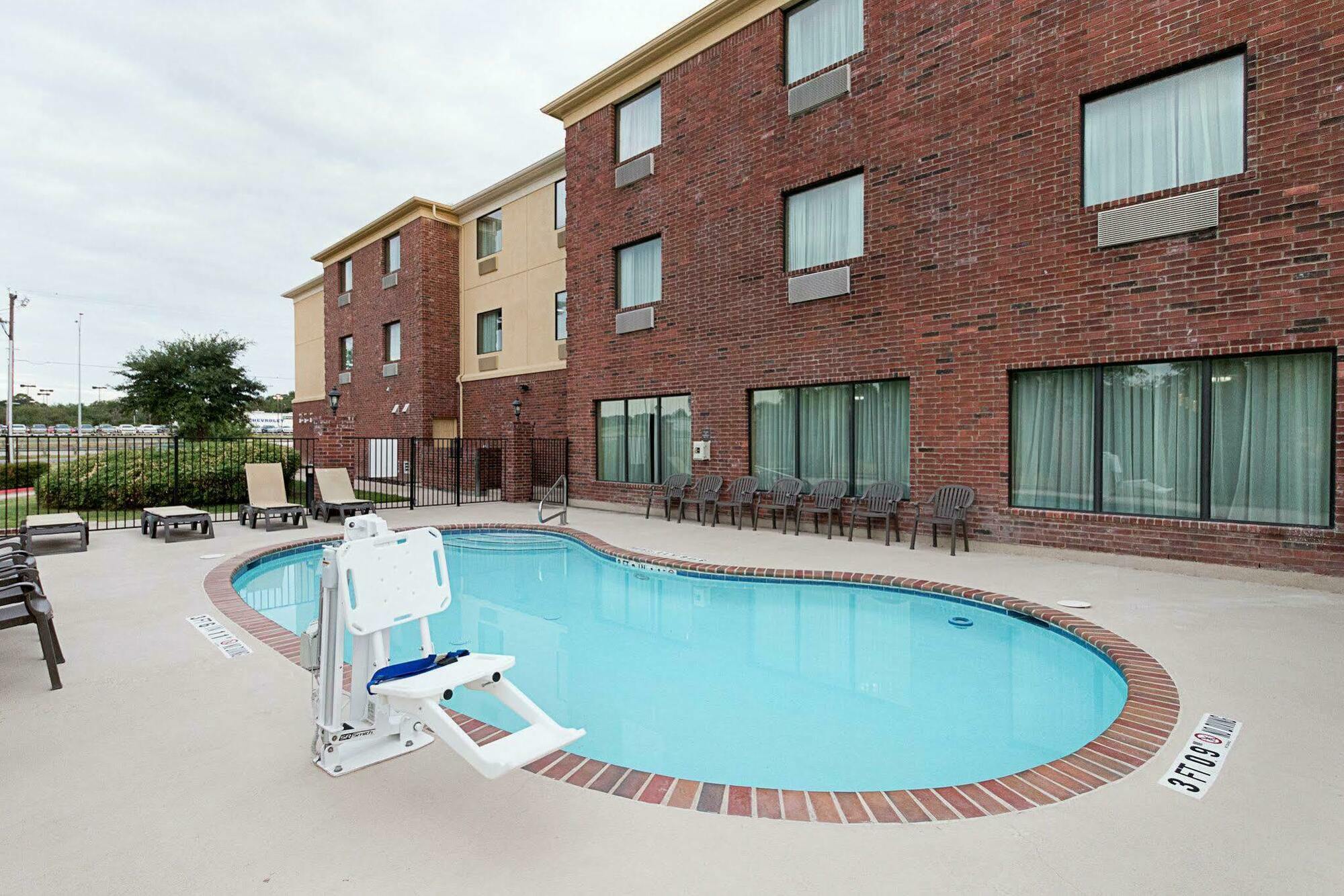 Comfort Suites Ennis Eksteriør billede